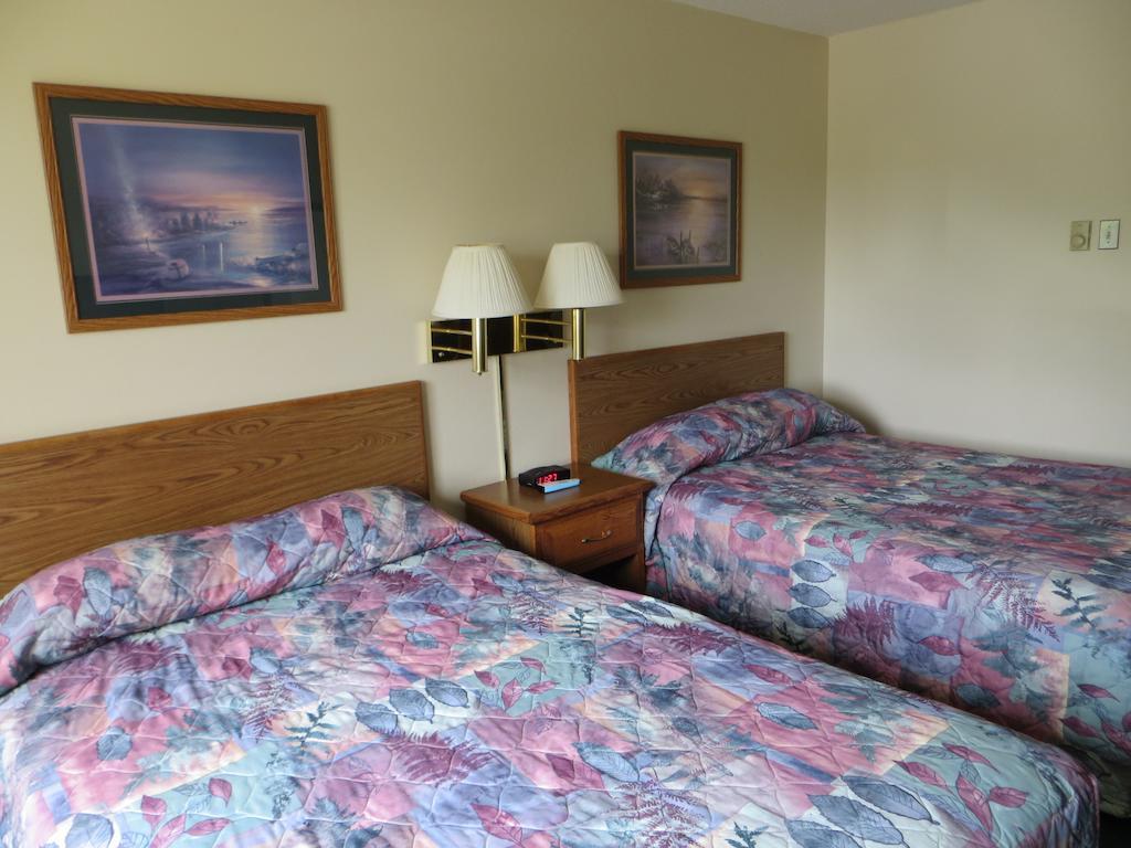 Cobblestone Inn & Suites - Меррілл Номер фото