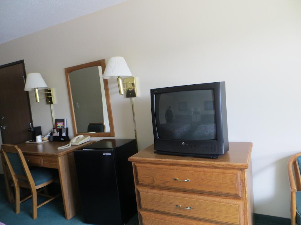 Cobblestone Inn & Suites - Меррілл Номер фото