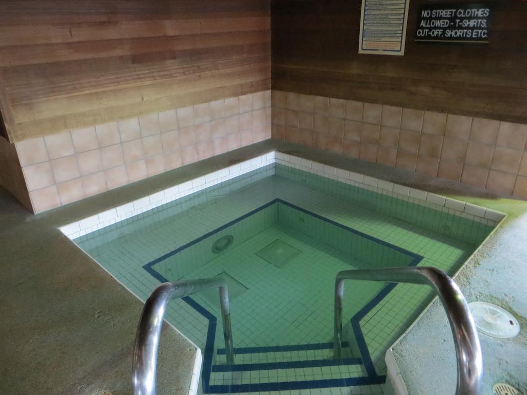 Cobblestone Inn & Suites - Меррілл Екстер'єр фото