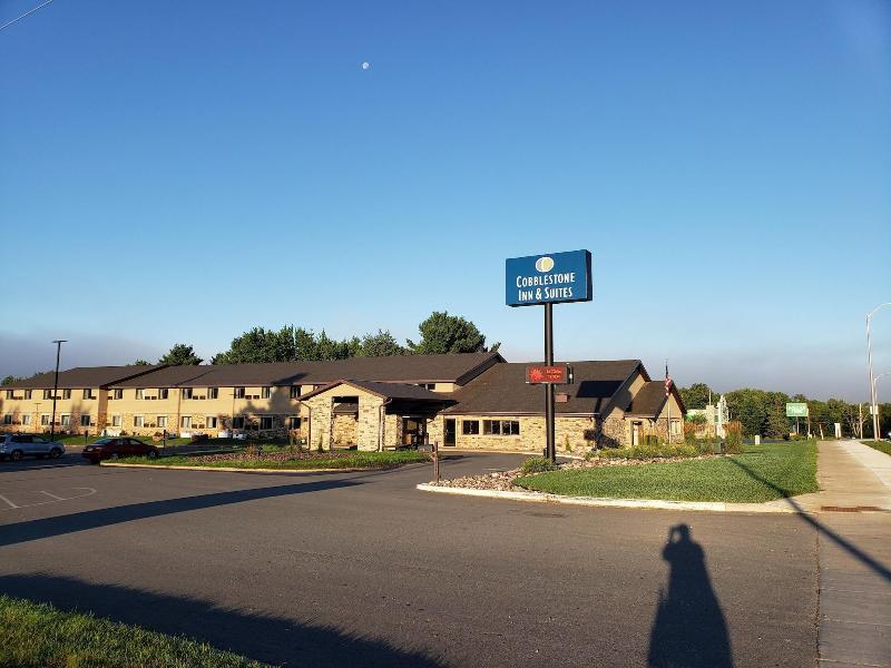 Cobblestone Inn & Suites - Меррілл Екстер'єр фото