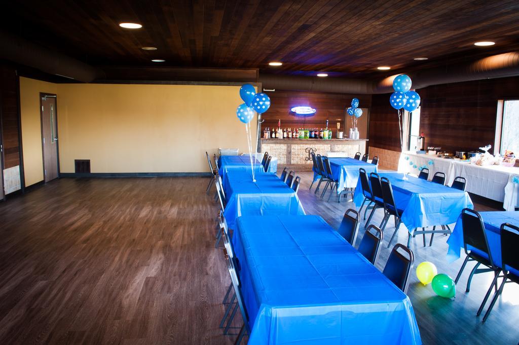 Cobblestone Inn & Suites - Меррілл Екстер'єр фото