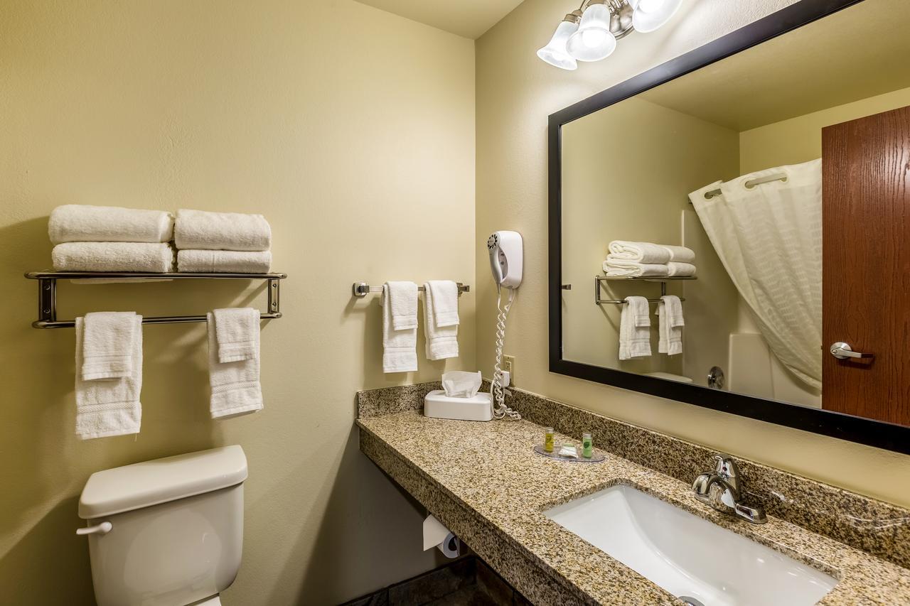 Cobblestone Inn & Suites - Меррілл Екстер'єр фото