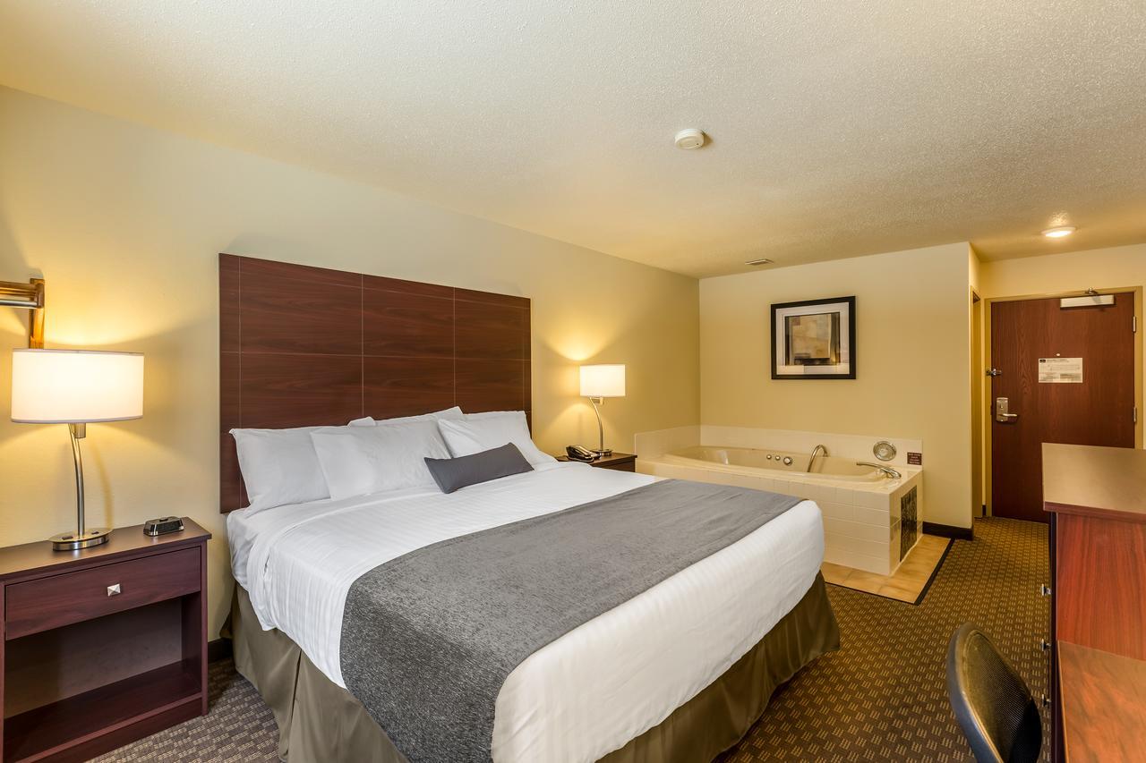 Cobblestone Inn & Suites - Меррілл Екстер'єр фото